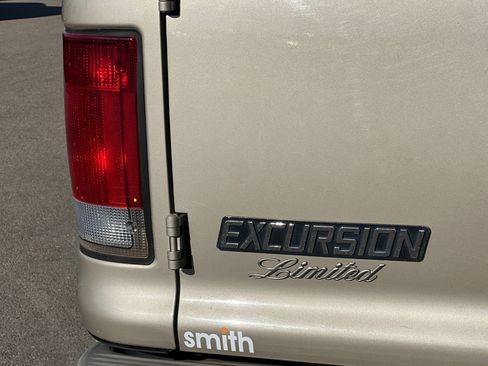 Used 2005 Ford Excursion Limited AWD/4WD image 27