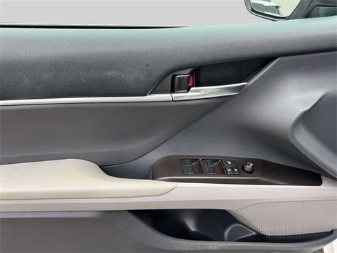 Used 2023 Toyota Camry LE image 17