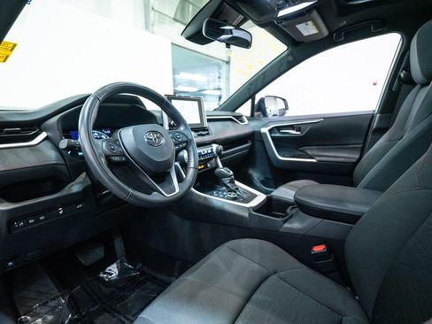 Used 2024 Toyota RAV4 SE w/ Weather & Moonroof Package image 4