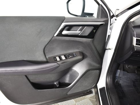 Used 2024 Mitsubishi Outlander ES AWD/4WD image 33