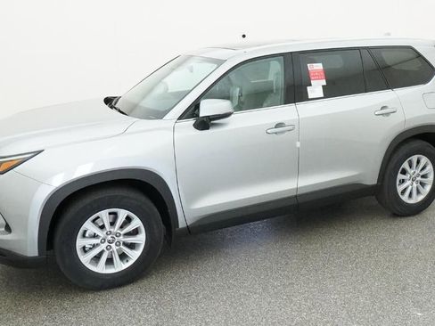 New 2026 Toyota Grand Highlander XLE image 2