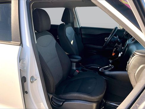 Used 2018 Kia Soul + FWD image 7