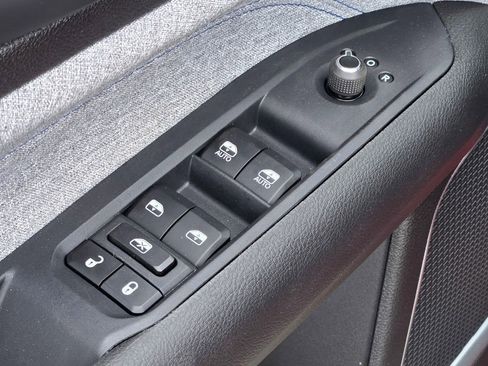 Used 2025 Jeep Compass Latitude AWD/4WD image 29