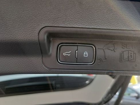 Used 2025 Ford Explorer Active image 22