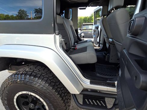 Used 2010 Jeep Wrangler Unlimited Sahara w/ Dual Top Group AWD/4WD image 47