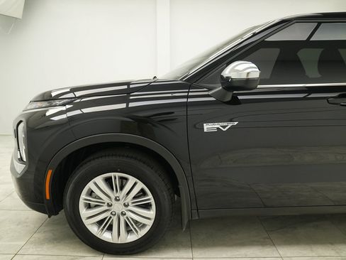 Used 2025 Mitsubishi Outlander ES image 13