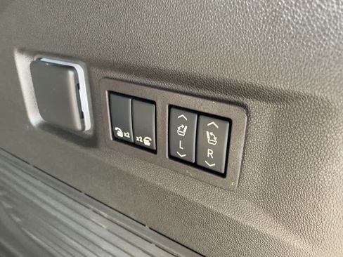 Used 2025 Chevrolet Tahoe High Country AWD/4WD image 25