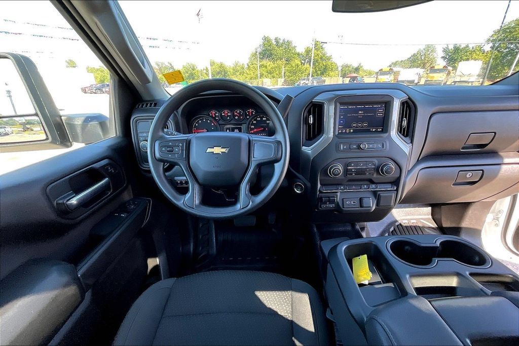 Used 2025 Chevrolet Silverado 2500 W/T RWD image 6
