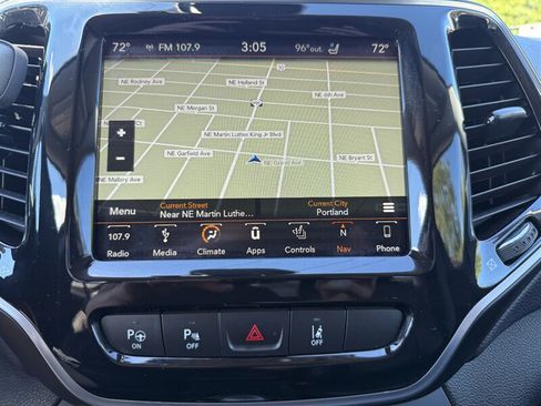 Used 2019 Jeep Cherokee Limited w/ Luxury Group AWD/4WD image 22