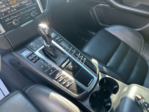 Used 2015 Porsche Macan Turbo AWD/4WD image 19