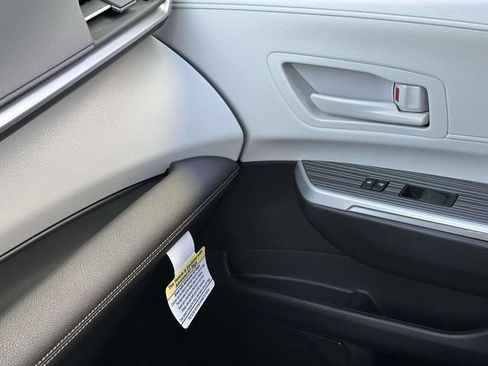 Used 2026 Toyota Sienna LE FWD image 30