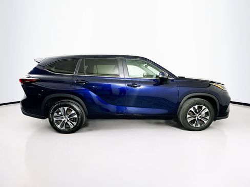 Used 2024 Toyota Highlander XLE image 10