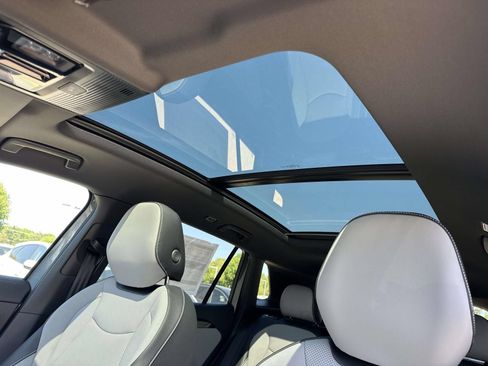 New 2026 Volkswagen Tiguan SE R-Line AWD/4WD image 16