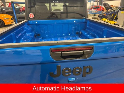 Used 2023 Jeep Gladiator Sport image 27