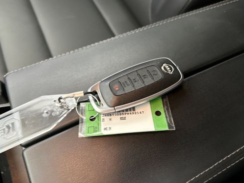 Used 2023 Nissan Rogue SV w/ SV Premium B Package image 11