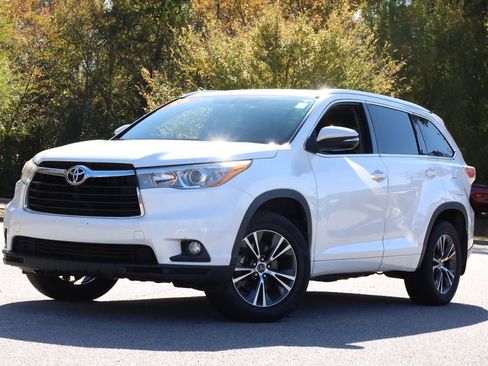 Used 2016 Toyota Highlander XLE image 1