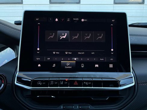 Used 2025 Jeep Compass Trailhawk image 30