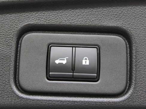 Used 2025 Nissan Pathfinder SL AWD/4WD image 10