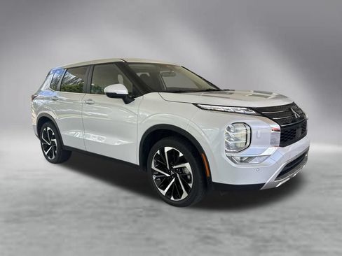Used 2024 Mitsubishi Outlander SE AWD/4WD image 2