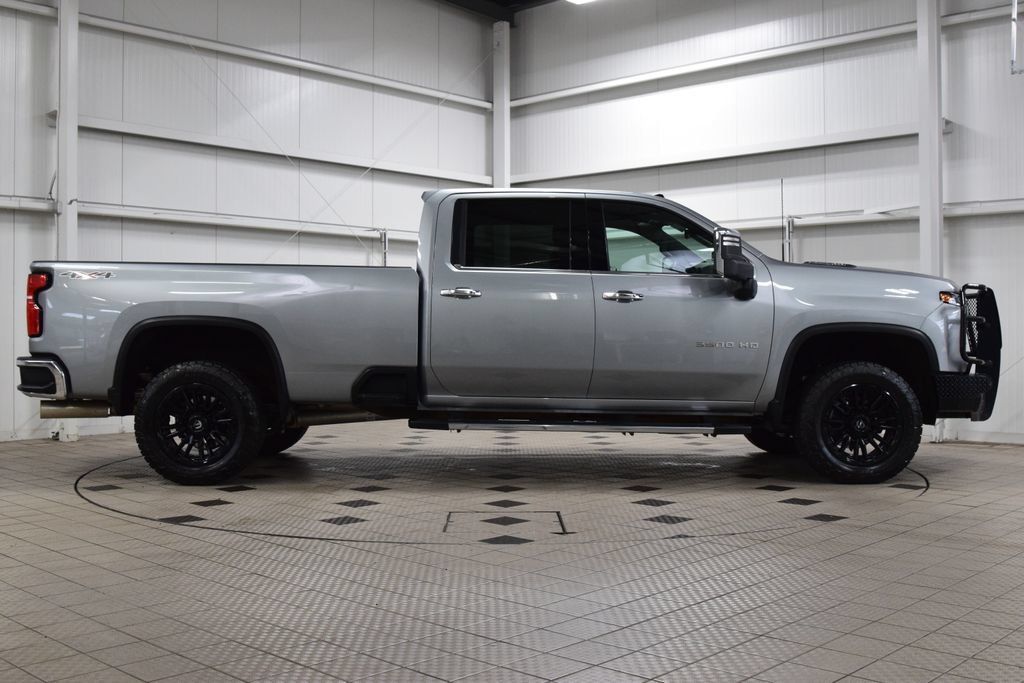 Used 2025 Chevrolet Silverado 3500 LTZ w/ LTZ Premium Package AWD/4WD image 9