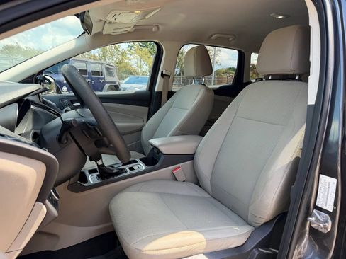 Used 2017 Ford Escape SE w/ Equipment Group 201A FWD image 11