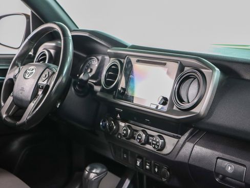 Used 2019 Toyota Tacoma TRD Sport image 28