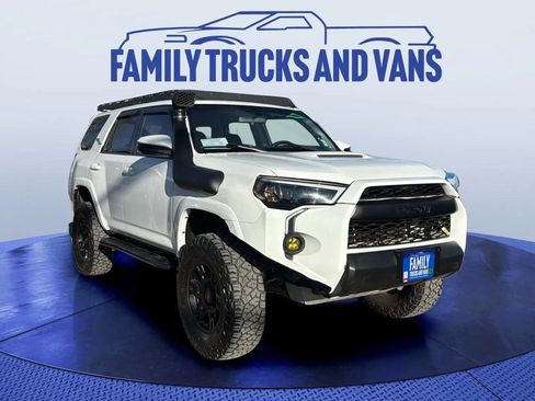 Used 2016 Toyota 4Runner SR5 image 2