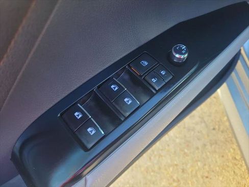 Certified 2018 Toyota Camry XLE image 12