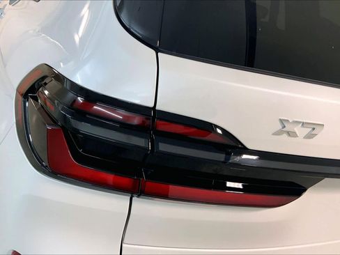 New 2026 BMW X7 M60i image 14