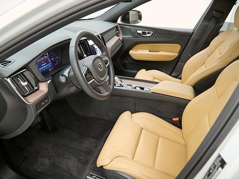 Certified 2025 Volvo XC60 T8 Ultra w/ Protection Package Premier image 18