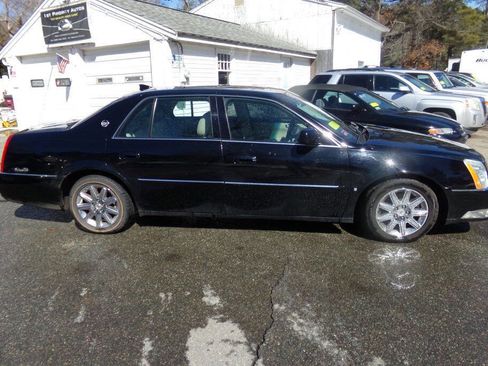 Used 2010 Cadillac DTS Premium w/ Driver Awareness Package FWD image 4