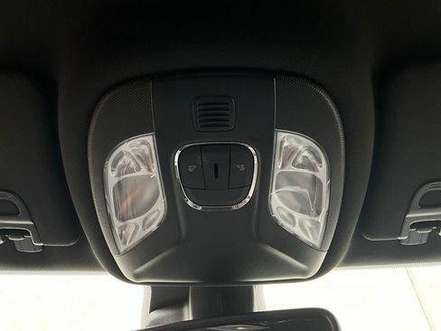 Used 2025 Jeep Compass Latitude image 16