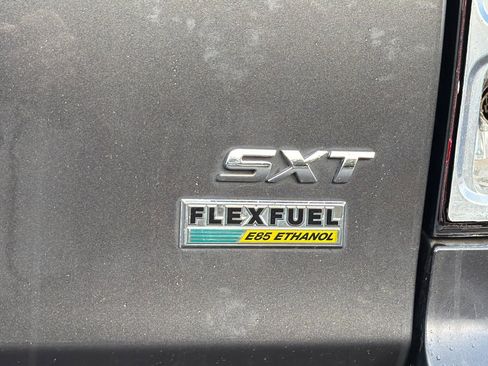 Used 2017 Dodge Grand Caravan SXT image 38