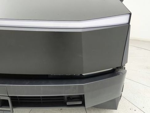 Used 2024 Tesla Cybertruck AWD Crew Cab image 41