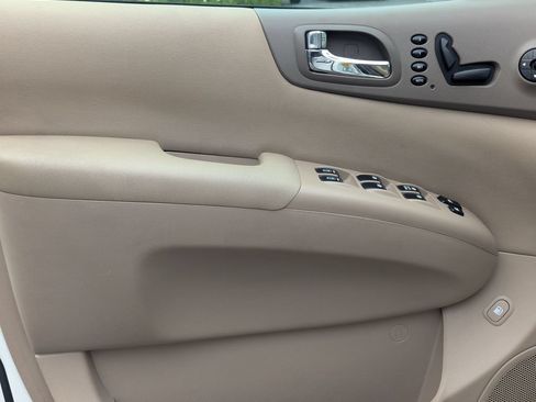 Used 2011 Kia Sedona EX w/ Luxury Pkg FWD image 12