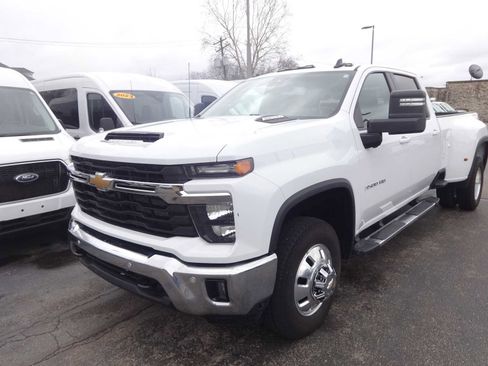 Used 2025 Chevrolet Silverado 3500 LT w/ Safety Package image 3