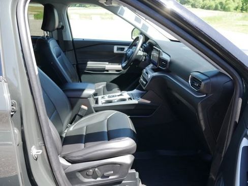 Used 2024 Ford Explorer XLT w/ Equipment Group 202A AWD/4WD image 27