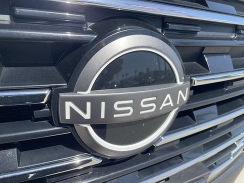 Used 2025 Nissan Rogue SV FWD image 30