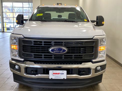 New 2026 Ford F250 XL w/ XL Chrome Package image 3