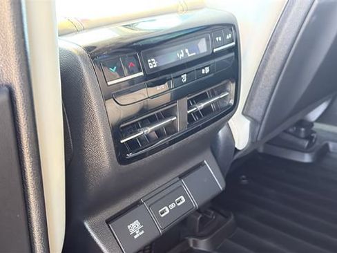 Used 2024 Acura MDX SH-AWD w/ Technology Package image 28