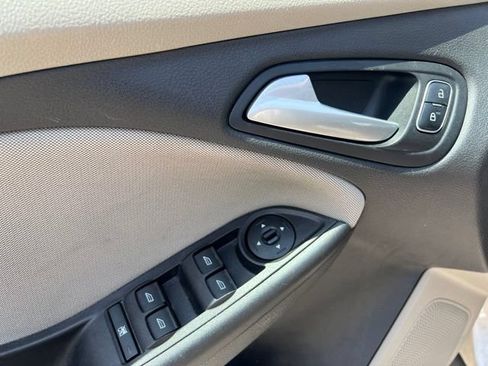 Used 2017 Ford Focus SE FWD image 11