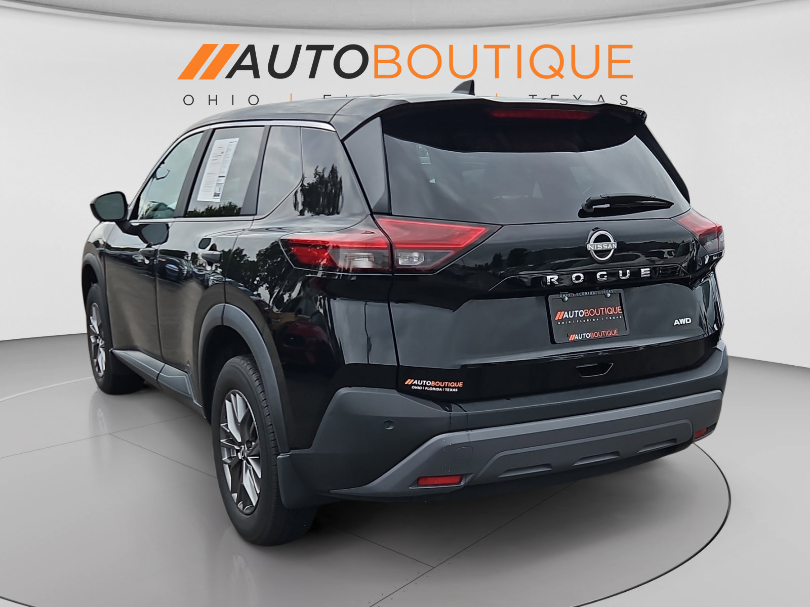 Used 2023 Nissan Rogue S AWD/4WD image 3