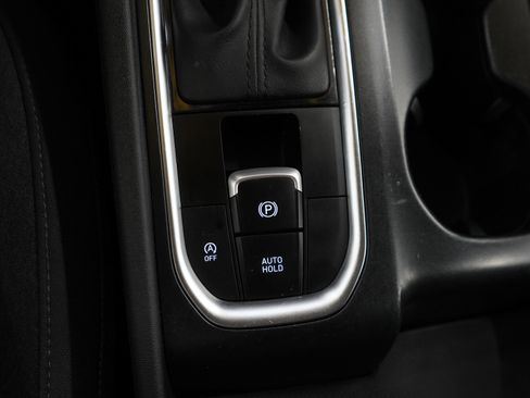 Used 2019 Hyundai Santa Fe SE w/ Cargo Package image 23