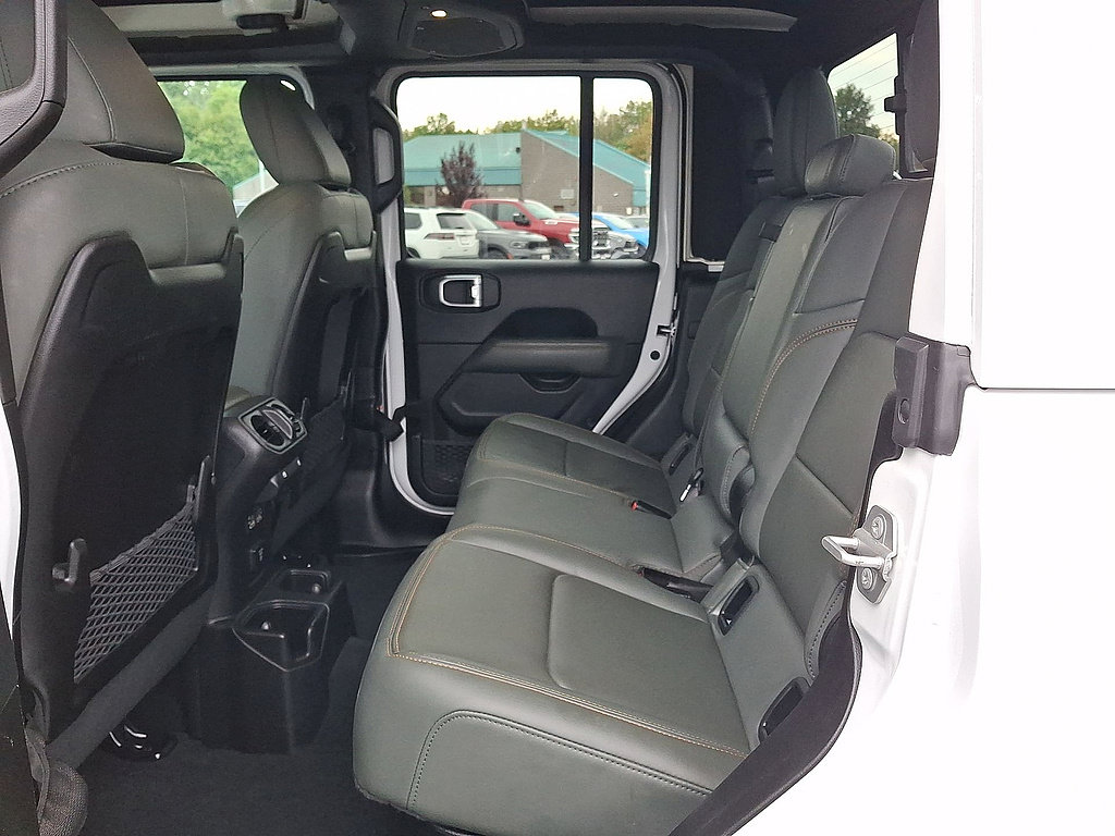 Used 2025 Jeep Gladiator Mojave AWD/4WD image 26