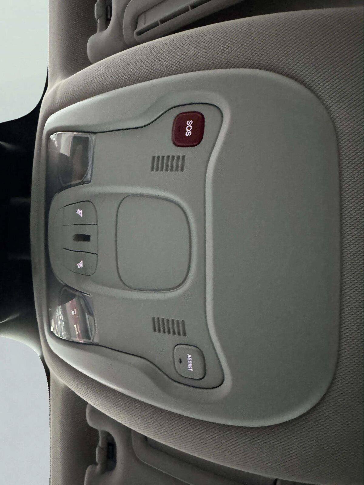 Used 2020 Jeep Renegade Latitude AWD/4WD image 34