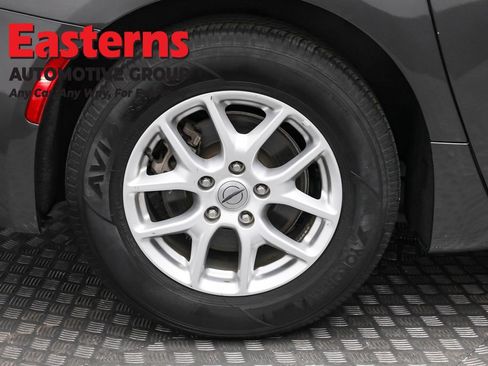 Used 2023 Chrysler Voyager LX image 30