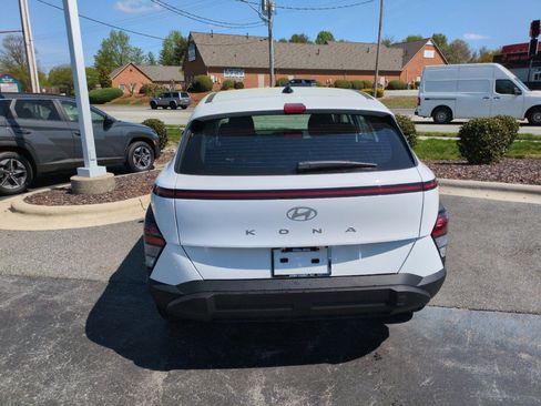 New 2026 Hyundai Kona SE FWD image 7