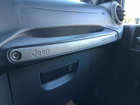 Used 2013 Jeep Wrangler Sport w/ Connectivity Group image 16