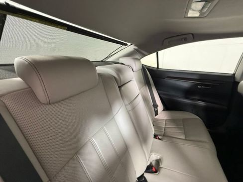 Used 2016 Lexus ES 350 w/ Luxury Package w/Wood Trim FWD image 28