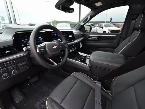 New 2026 Chevrolet Suburban Premier image 10